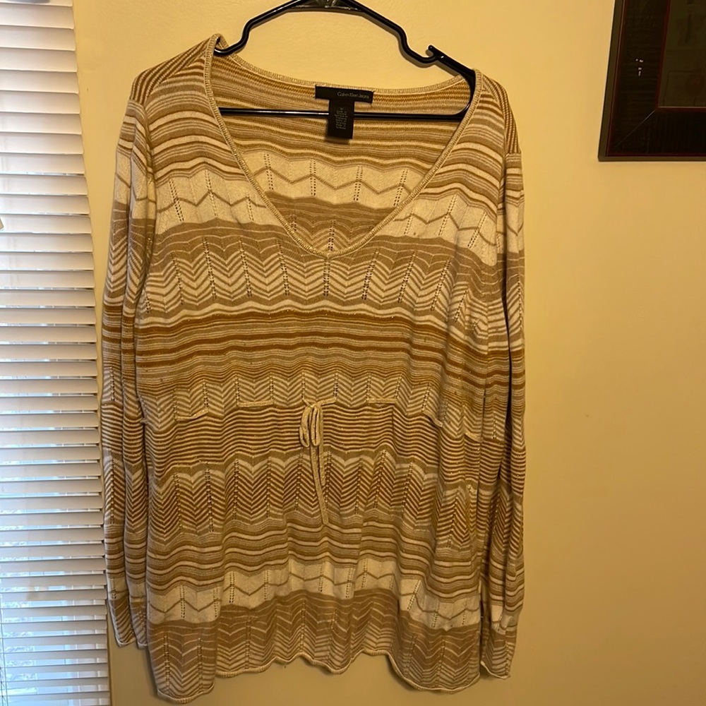 Gently worn 3x Calvin Klein sweater. Shades of white, cream and gold.